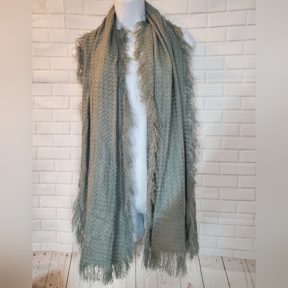 Gray Fringe Yarn Scarf - Picture 1 of 9